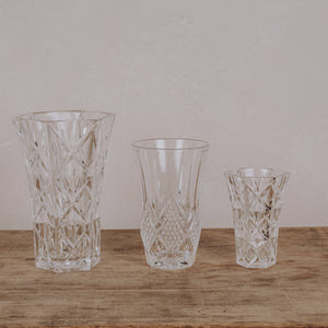 Vase en verre ciselé vintage - Archives - Boutique - Broc' Martel Vase en verre ciselé vintage - Archives - Boutique - Broc' Martel