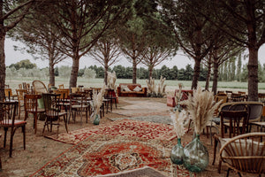 cérémonie laïque décor à louer tapis vintage ambiance bohème kinfolk Dame jeanne location mobilier dépareillé 